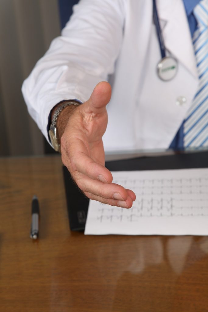 médecin main RGPD